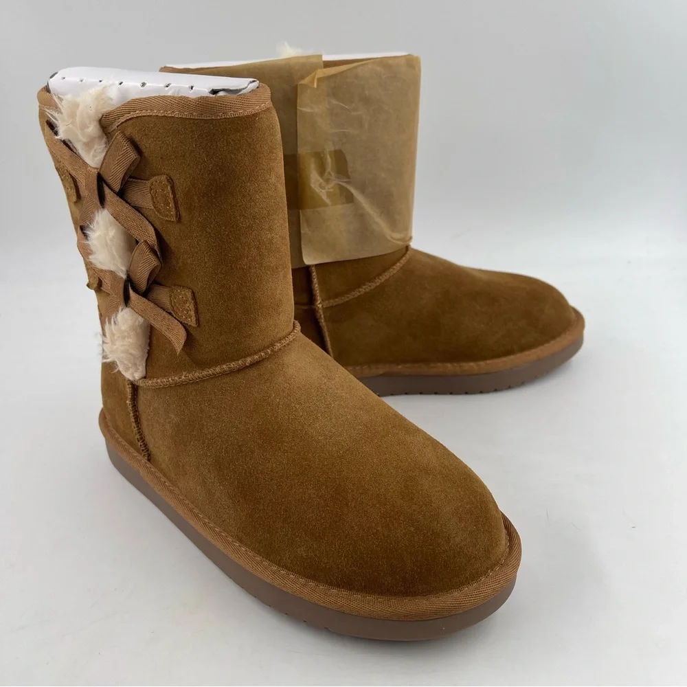 NIB! 🥾 Koolaburra Girls Victoria Short Chestnut Bow Detail Boots - Size 5.5